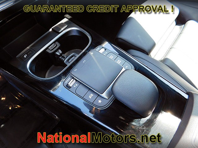 Mercedes-Benz A-Class Vehicle Full-screen Gallery Image 21