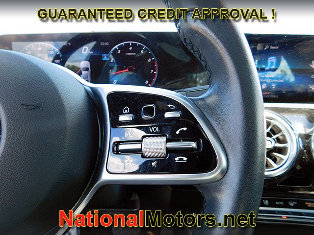 Mercedes-Benz A-Class Vehicle Full-screen Gallery Image 22