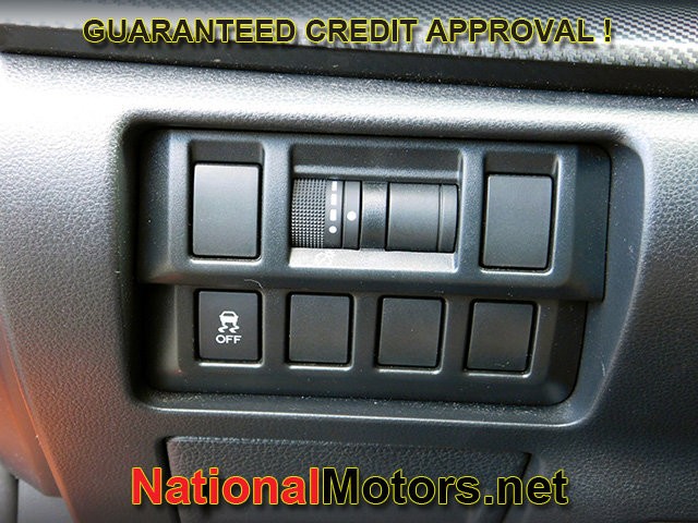 Subaru Crosstrek Vehicle Full-screen Gallery Image 23