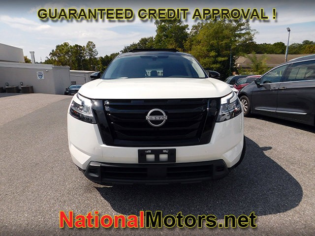 Nissan Pathfinder Vehicle Full-screen Gallery Image 03