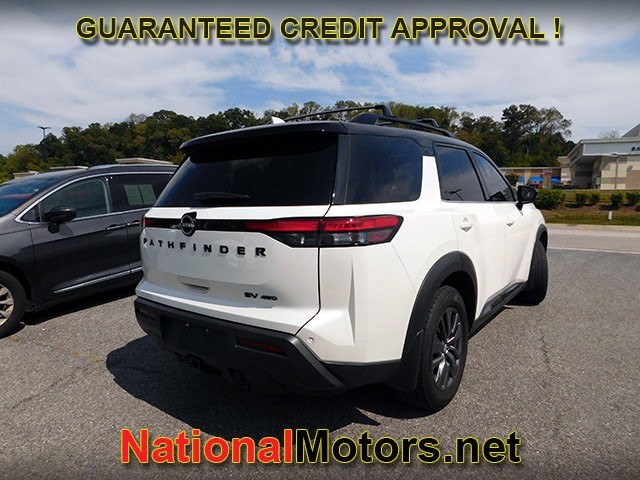 Nissan Pathfinder Vehicle Full-screen Gallery Image 05