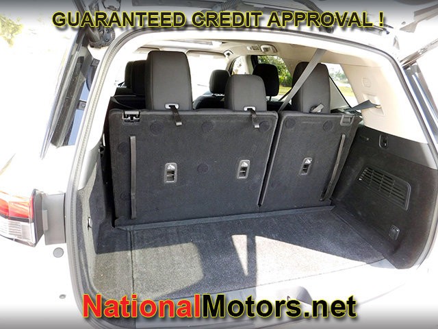 Nissan Pathfinder Vehicle Full-screen Gallery Image 09