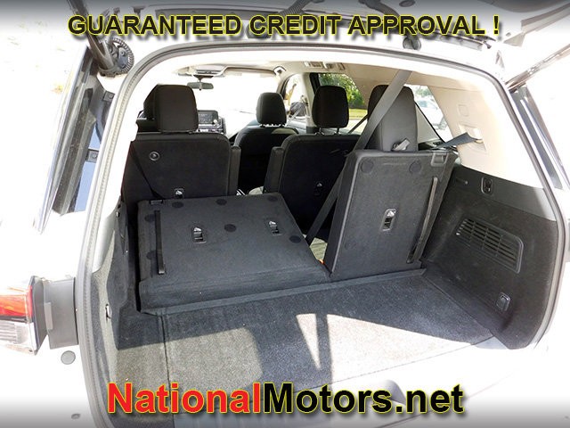 Nissan Pathfinder Vehicle Full-screen Gallery Image 10