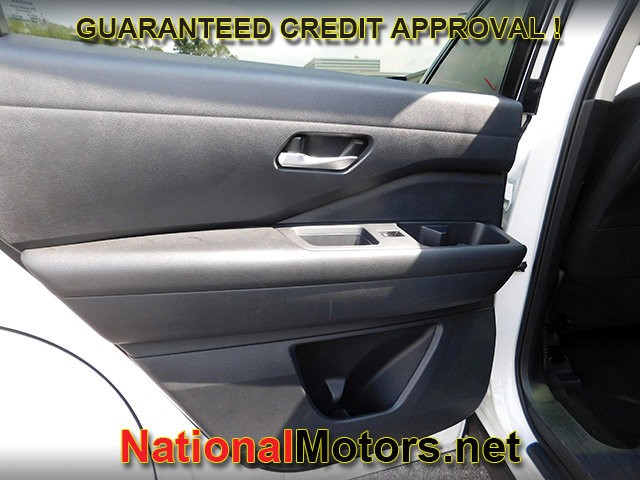 Nissan Pathfinder Vehicle Full-screen Gallery Image 13