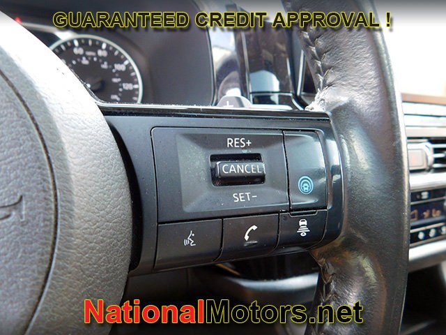 Nissan Pathfinder Vehicle Full-screen Gallery Image 25