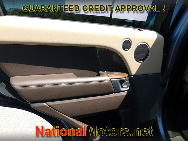 Land Rover Range Rover Sport Vehicle Full-screen Gallery Image 06