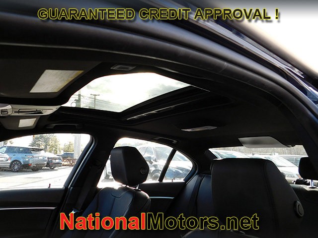 BMW 3 Series Vehicle Full-screen Gallery Image 17