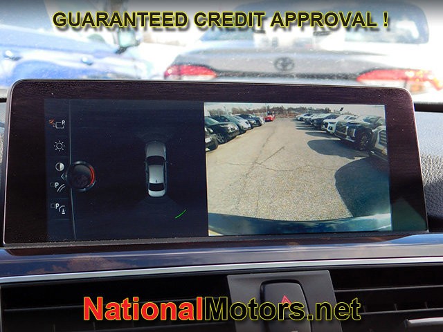 BMW 3 Series Vehicle Full-screen Gallery Image 18