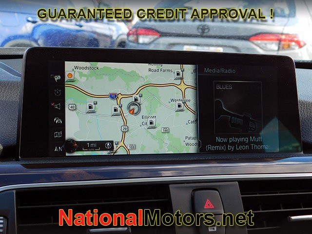 BMW 3 Series Vehicle Full-screen Gallery Image 19