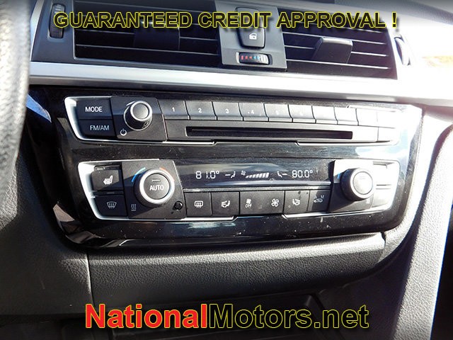 BMW 3 Series Vehicle Full-screen Gallery Image 20