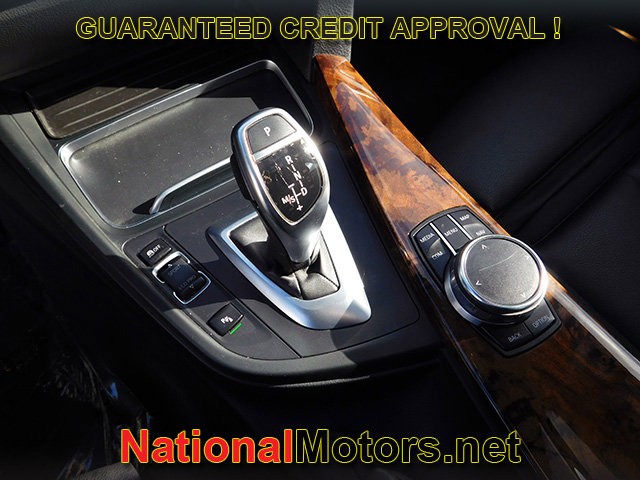 BMW 3 Series Vehicle Full-screen Gallery Image 21