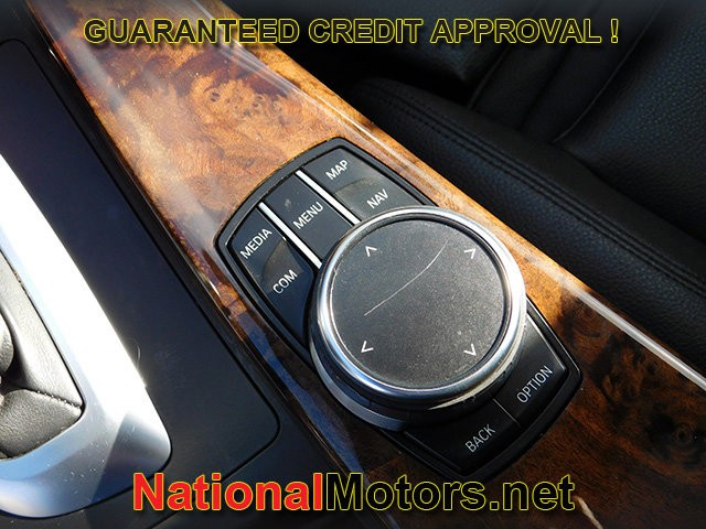 BMW 3 Series Vehicle Full-screen Gallery Image 22