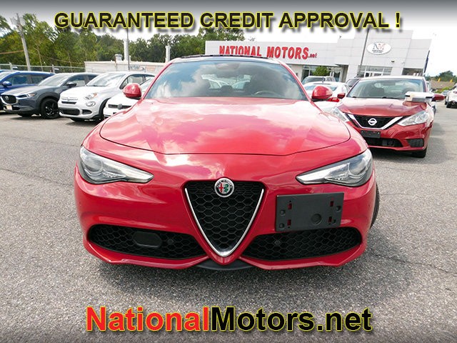 Alfa Romeo Giulia Vehicle Full-screen Gallery Image 03