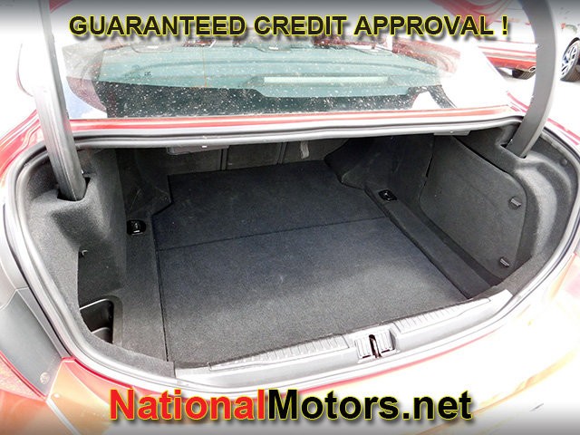 Alfa Romeo Giulia Vehicle Full-screen Gallery Image 06