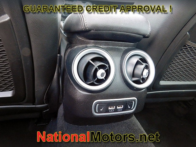 Alfa Romeo Giulia Vehicle Full-screen Gallery Image 11