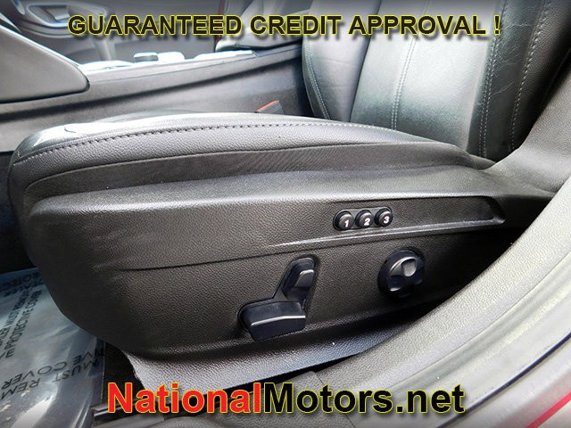 Alfa Romeo Giulia Vehicle Full-screen Gallery Image 15