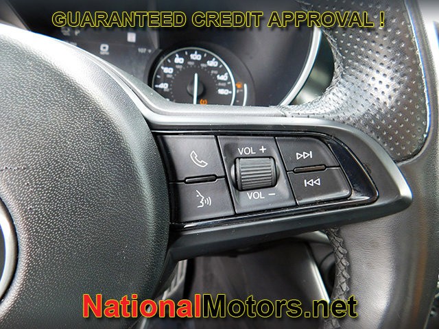 Alfa Romeo Giulia Vehicle Full-screen Gallery Image 21