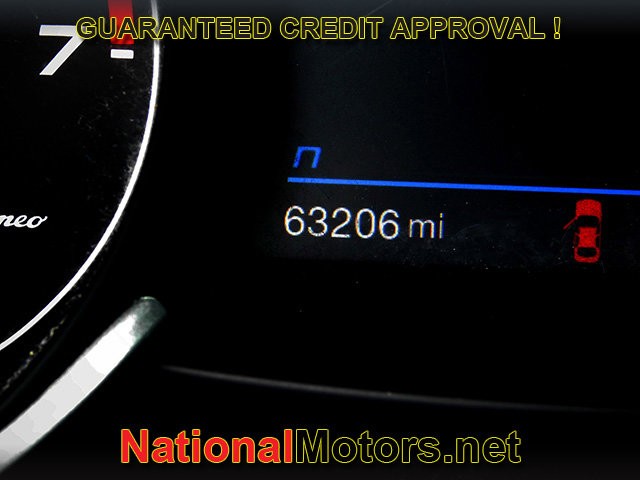 Alfa Romeo Giulia Vehicle Full-screen Gallery Image 23