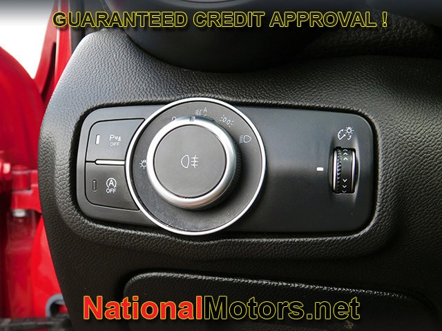 Alfa Romeo Giulia Vehicle Full-screen Gallery Image 24