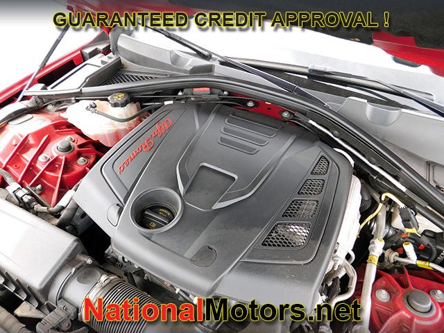 Alfa Romeo Giulia Vehicle Full-screen Gallery Image 25