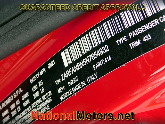 Alfa Romeo Giulia Vehicle Full-screen Gallery Image 26