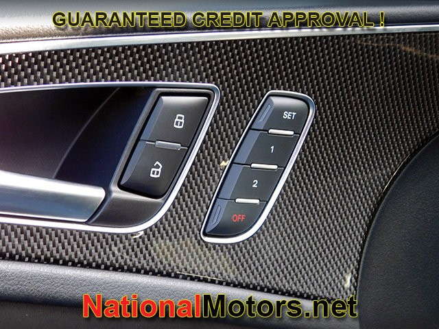 Audi S6 Vehicle Full-screen Gallery Image 12