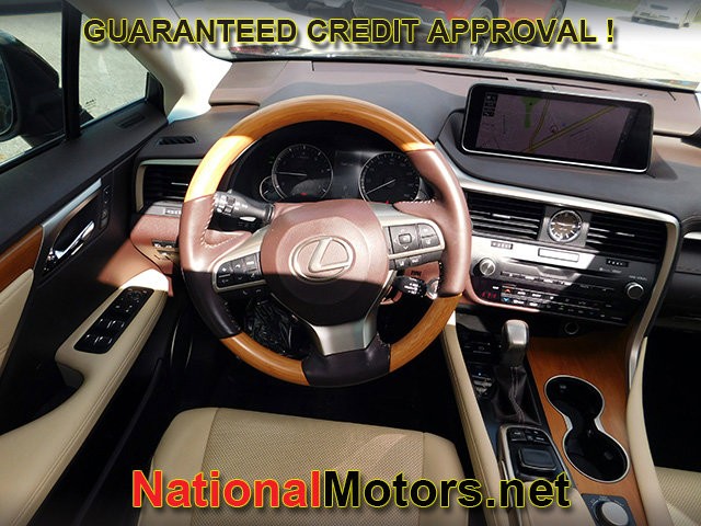 Lexus RX Vehicle Full-screen Gallery Image 12