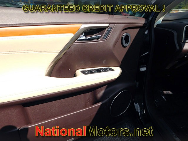 Lexus RX Vehicle Full-screen Gallery Image 14