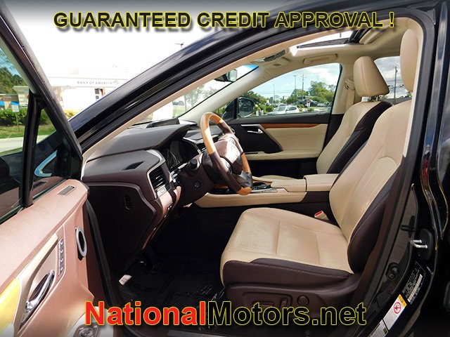 Lexus RX Vehicle Full-screen Gallery Image 15