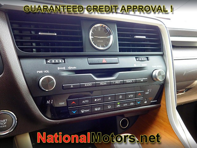 Lexus RX Vehicle Full-screen Gallery Image 20