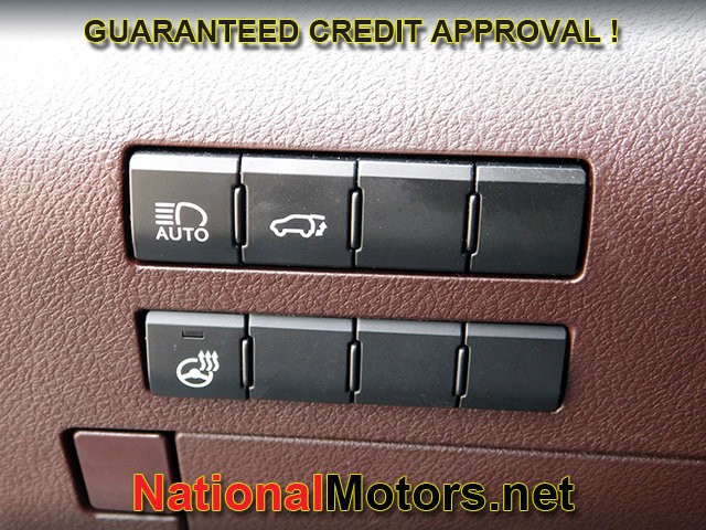 Lexus RX Vehicle Full-screen Gallery Image 25