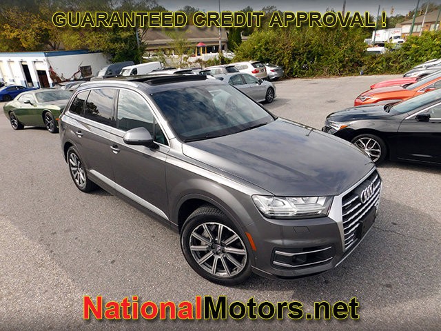 Audi Q7 Vehicle Full-screen Gallery Image 02