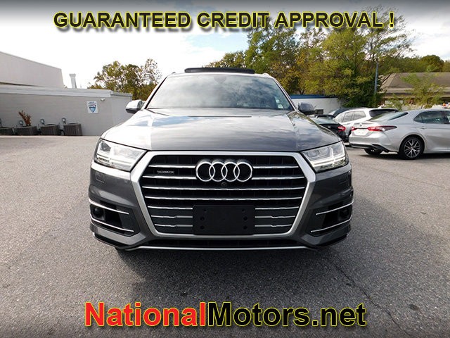 Audi Q7 Vehicle Full-screen Gallery Image 03