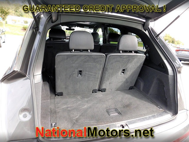 Audi Q7 Vehicle Full-screen Gallery Image 07