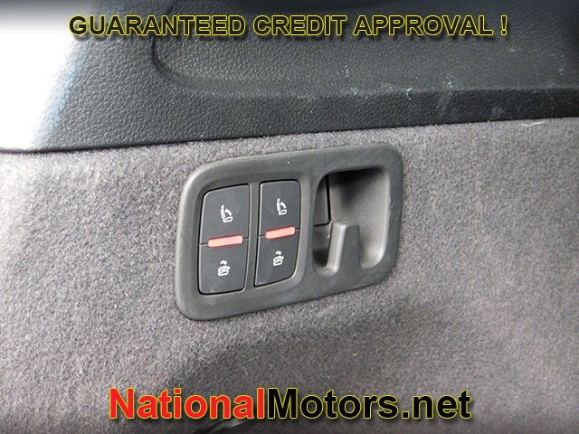 Audi Q7 Vehicle Full-screen Gallery Image 08