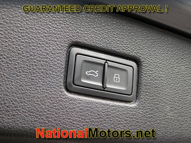 Audi Q7 Vehicle Full-screen Gallery Image 10