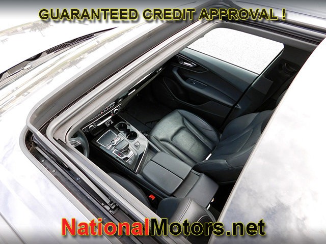 Audi Q7 Vehicle Full-screen Gallery Image 14