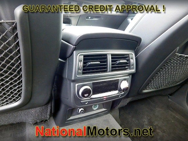 Audi Q7 Vehicle Full-screen Gallery Image 15