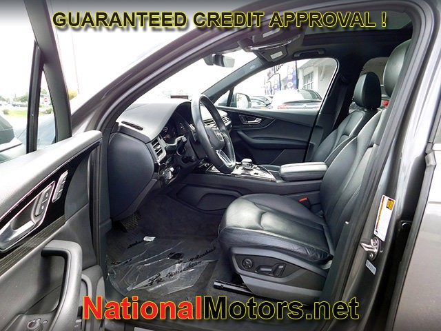 Audi Q7 Vehicle Full-screen Gallery Image 18