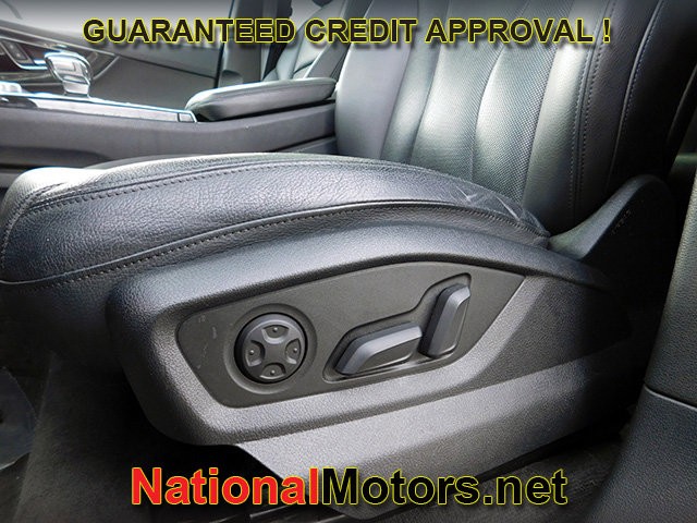 Audi Q7 Vehicle Full-screen Gallery Image 20