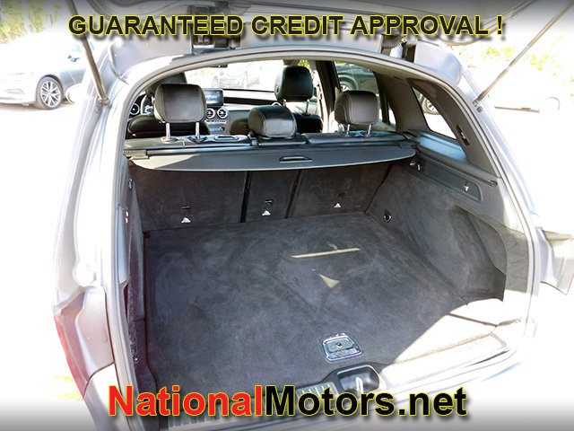 Mercedes-Benz GLC Vehicle Full-screen Gallery Image 07