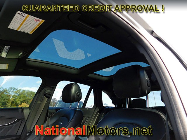 Mercedes-Benz GLC Vehicle Full-screen Gallery Image 19