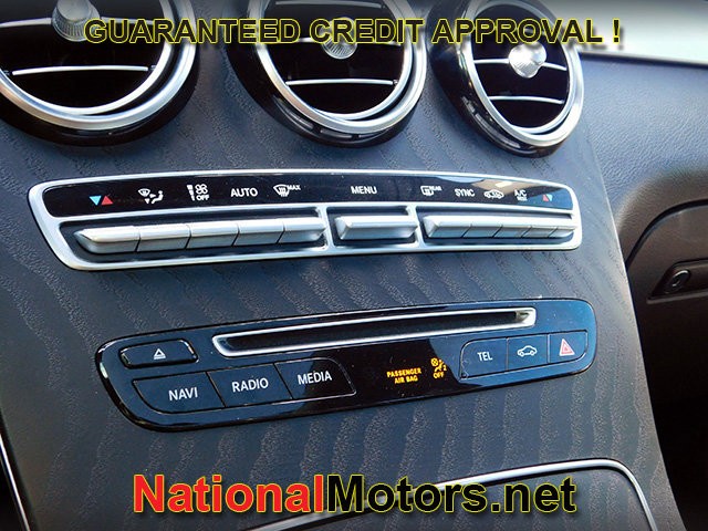 Mercedes-Benz GLC Vehicle Full-screen Gallery Image 22