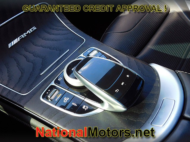 Mercedes-Benz GLC Vehicle Full-screen Gallery Image 23