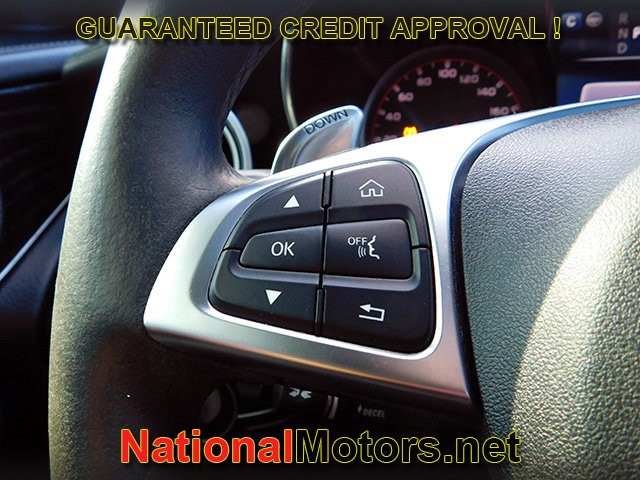 Mercedes-Benz GLC Vehicle Full-screen Gallery Image 25