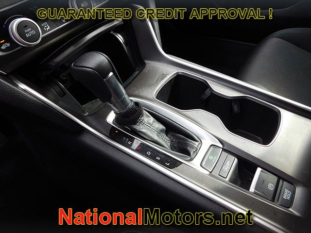 Honda Accord Sedan Vehicle Full-screen Gallery Image 14