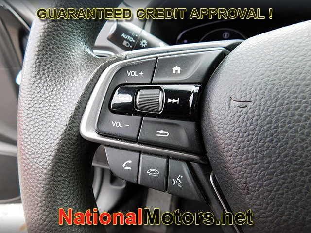 Honda Accord Sedan Vehicle Full-screen Gallery Image 16