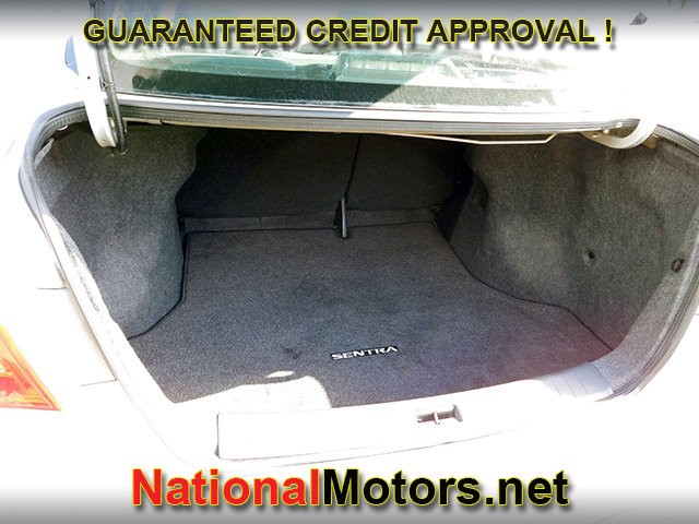 Nissan Sentra Vehicle Full-screen Gallery Image 06