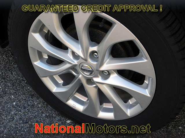 Nissan Sentra Vehicle Full-screen Gallery Image 07