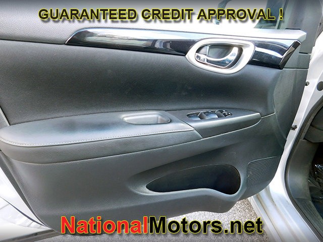 Nissan Sentra Vehicle Full-screen Gallery Image 12